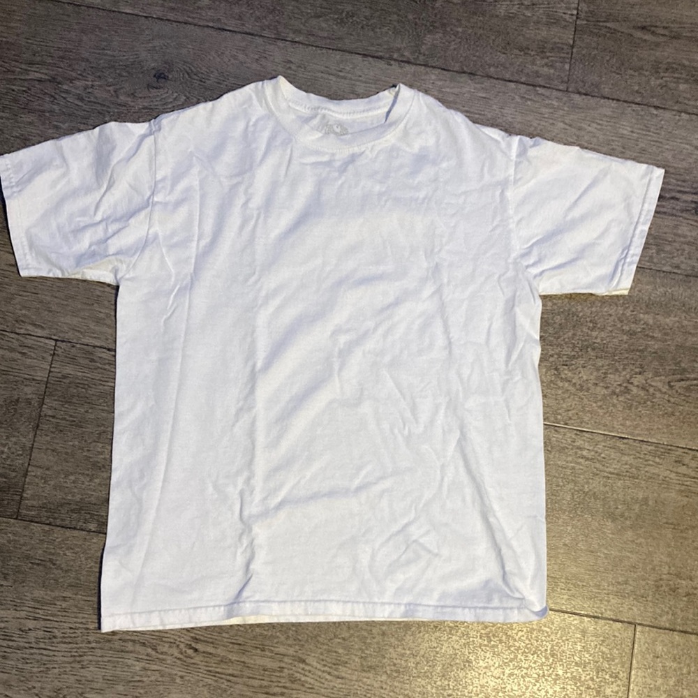 White fruit of the loom T-shirt